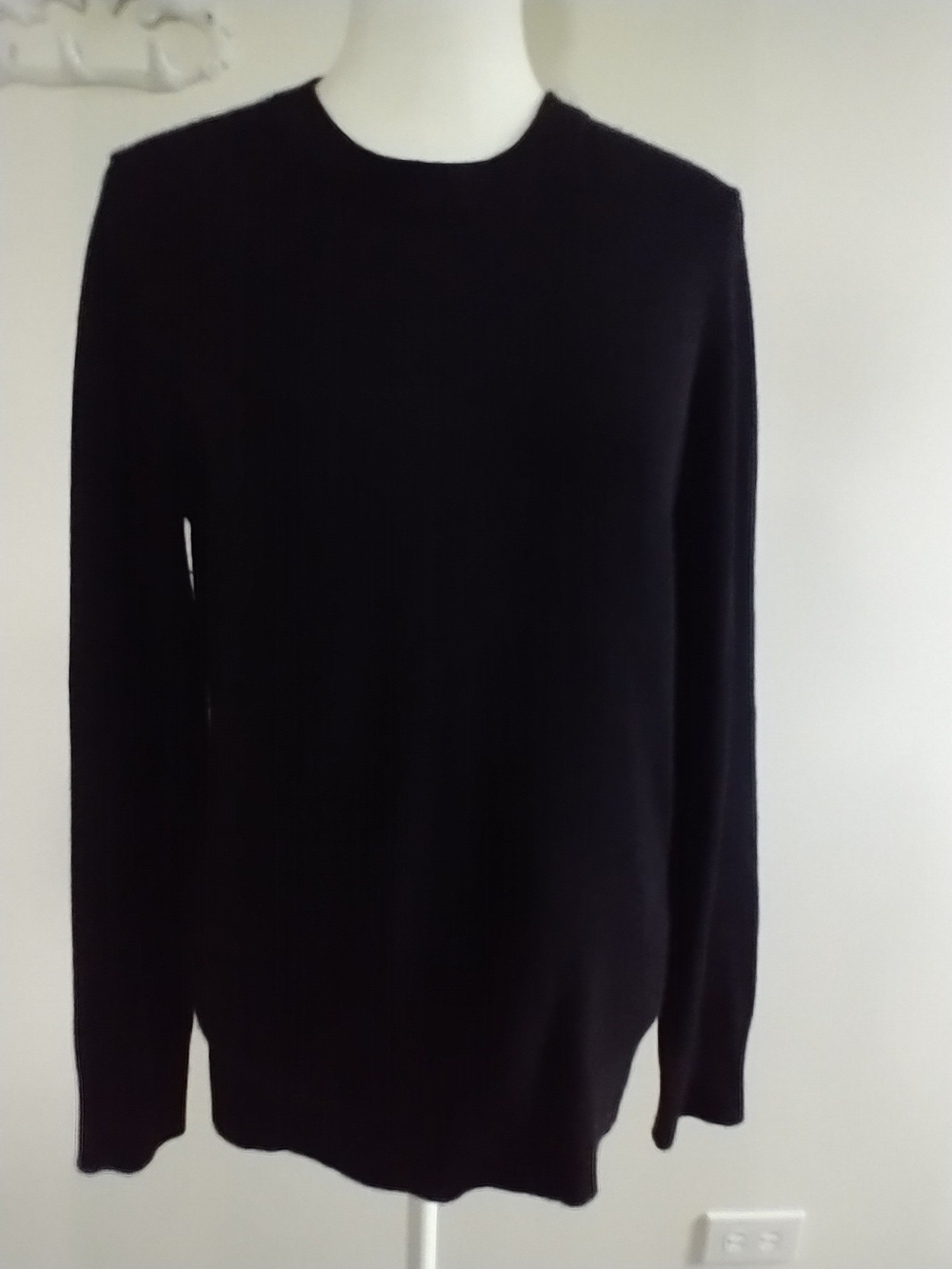 Theory Women's Black Crewneck Knit Sweater M